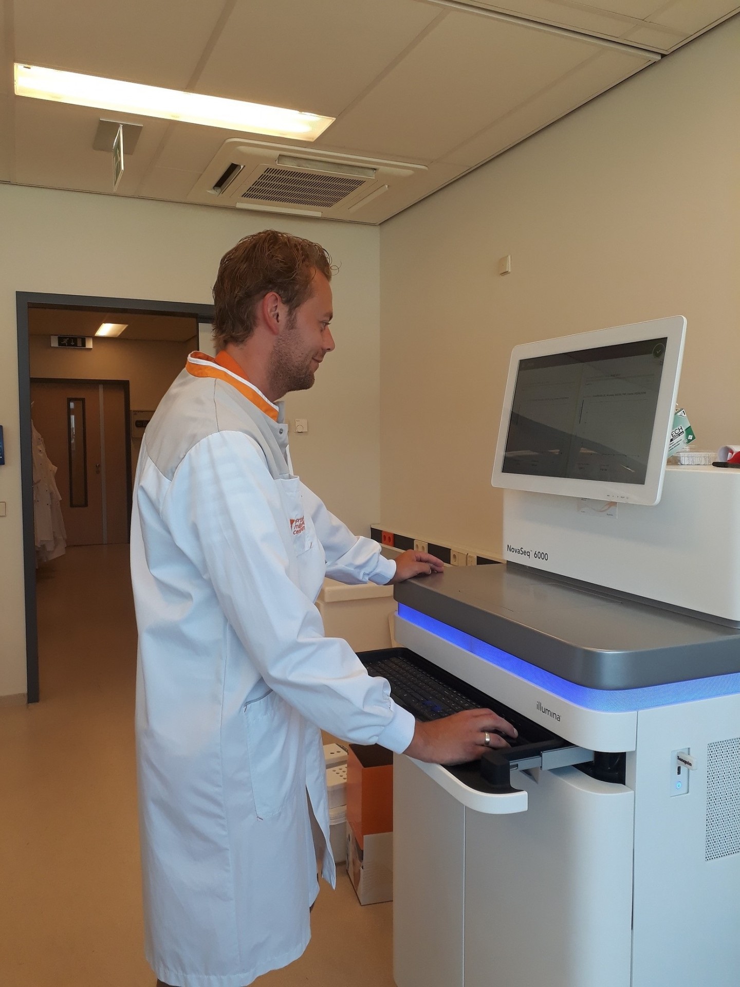 First DNA samples are loaded into the NovaSeq 6000 by research technician Marc van Tuil